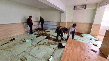 Emet belediyemiz ekiplerince Terlemez Camii'nde tadilat çalışmaları yapılıyor