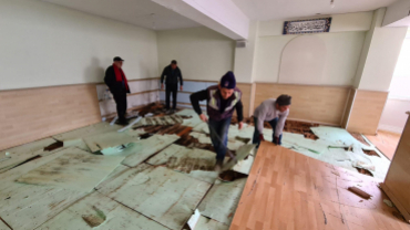 Emet belediyemiz ekiplerince Terlemez Camii'nde tadilat çalışmaları yapılıyor
