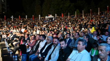 MUHTEŞEM MUAZZEZ ERSOY KONSERİNDEN KARELER