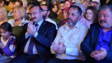 EMFEST GAZİ EMET YÖRESEL ÜTÜNLER VE EL SANATLARI FESTİVALİ AYŞE DİNÇER KONSERİNDEN KARELER