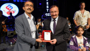 EMFEST GAZİ EMET YÖRESEL ÜTÜNLER VE EL SANATLARI FESTİVALİ AYŞE DİNÇER KONSERİNDEN KARELER