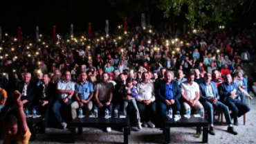 EMFEST GAZİ EMET YÖRESEL ÜTÜNLER VE EL SANATLARI FESTİVALİ AYŞE DİNÇER KONSERİNDEN KARELER