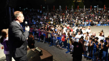 EMFEST GAZİ EMET YÖRESEL ÜTÜNLER VE EL SANATLARI FESTİVALİ AYŞE DİNÇER KONSERİNDEN KARELER