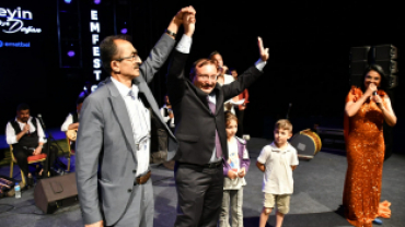 EMFEST GAZİ EMET YÖRESEL ÜTÜNLER VE EL SANATLARI FESTİVALİ AYŞE DİNÇER KONSERİNDEN KARELER