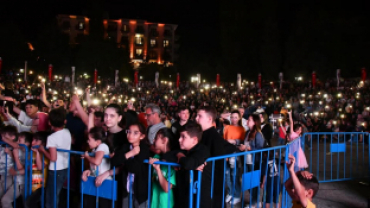 EMFEST GAZİ EMET YÖRESEL ÜTÜNLER VE EL SANATLARI FESTİVALİ AYŞE DİNÇER KONSERİNDEN KARELER