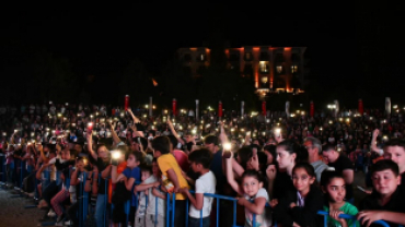 EMFEST GAZİ EMET YÖRESEL ÜTÜNLER VE EL SANATLARI FESTİVALİ AYŞE DİNÇER KONSERİNDEN KARELER