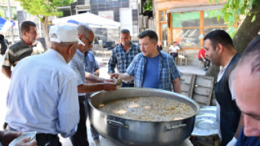 Emet Belediyesinden 5 bin kişilik aşure ikramı