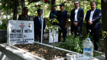 15 Temmuz Demokrasi ve Milli Birlik Günü dolayısıyla İlçemizde düzenlenen resmi program kapsamında bu sabah saat 10.00’de şehitlik ziyareti yapıldı.