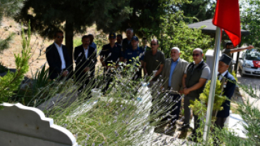 15 Temmuz Demokrasi ve Milli Birlik Günü dolayısıyla İlçemizde düzenlenen resmi program kapsamında bu sabah saat 10.00’de şehitlik ziyareti yapıldı.