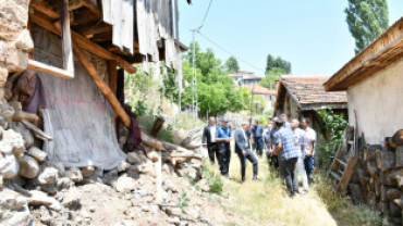 Vali Çelik Emet İlçesinde köy ve merkez çalışmalarını yerinde inceledi