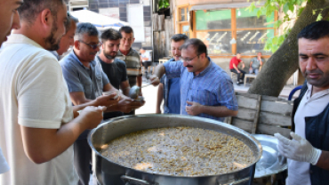 Emet Belediyesinden 5 bin kişilik aşure ikramı