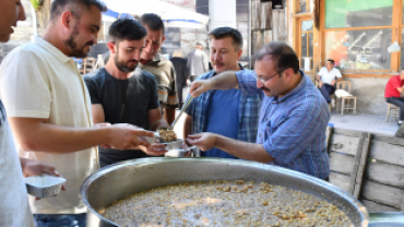 Emet Belediyesinden 5 bin kişilik aşure ikramı