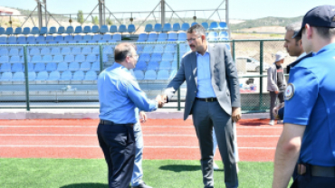 Vali Çelik veda ederken bile incelemelerde bulunuyor
