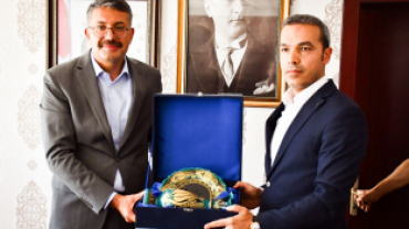 VALİ ÇELİK’E HEMŞEHRİLİK BERATI TAKDİM EDİLDİ