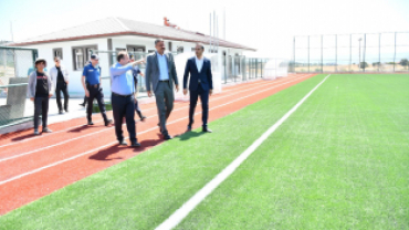 Vali Çelik veda ederken bile incelemelerde bulunuyor