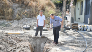 Belediye Başkanımız Hüseyin Doğan ilçemizde farklı noktalarda süren altyapı çalışmalarını yerinde inceledi.