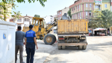 Belediye Başkanımız Hüseyin Doğan ilçemizde farklı noktalarda süren altyapı çalışmalarını yerinde inceledi.