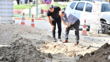 Belediye Başkanımız Hüseyin Doğan ilçemizde farklı noktalarda süren altyapı çalışmalarını yerinde inceledi.