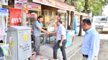 Belediye Başkanımız Hüseyin Doğan altyapı çalışmaları kapsamında Belediyemiz fen işleri birimince Kaynarca caddesinde kilit parke kaldırma çalışmaları ardından başlayan altyapı çalışmalarını yerinde inceleyerek esnaf ve vatandaşlarla bir araya gelerek sür