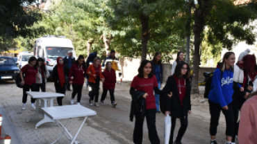 Emet İlçe  Kaymakamı Furkan Seyman önderliğinde, Belediye Başkan Yardımcımız Murat Uyanık ilçe protokolü ve Gazi Emet Anadolu Lisesi öğrencilerinin katılımıyla Dünya Yürüyüş Günü etkinlikleri çerçevesinde bir yürüyüş gerçekleştirildi.