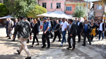 Emet İlçe  Kaymakamı Furkan Seyman önderliğinde, Belediye Başkan Yardımcımız Murat Uyanık ilçe protokolü ve Gazi Emet Anadolu Lisesi öğrencilerinin katılımıyla Dünya Yürüyüş Günü etkinlikleri çerçevesinde bir yürüyüş gerçekleştirildi.