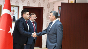 29 Ekim Cumhuriyet Bayramı 100. Yıl Programı Emet Kaymakamı Furkan Seyman'ın makamında tebrikleri kabul etmesi ile başladı
