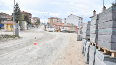 Okullar caddesi ve ilçe garajı mevkiinde Üst yapı  bordür ve zemin düzenleme  çalışmaları tüm hızıyla devam ediyor