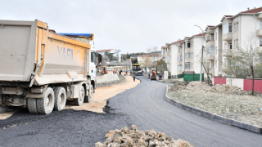 Emet ilçemizde karayolları mevkiinden başlatılan sıcak asfalt çalışmalarının sorunsuz bir şekilde tamamlanması ve hayırlı olması amacıyla kurban kesimi gerçekleştirildi.