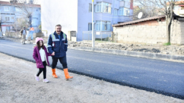 Belediye Başkanımız Hüseyin Doğan bugün  okullar caddesindeki sıcak asfalt çalışmalarını yerinde inceledi