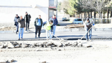 Belediye Başkanımız Hüseyin Doğan bugün  okullar caddesindeki sıcak asfalt çalışmalarını yerinde inceledi