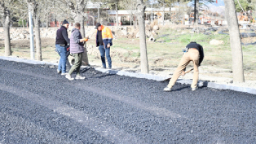 Belediye Başkanımız Hüseyin Doğan, bugün Karayolları mevkiinde, sıcak asfalt atımının ve zemin hazırlığının tamamlanmamış olduğu için ertelenen bölgelerde incelemelerde bulundu.