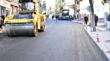 Belediye Başkanımız Hüseyin Doğan, bugün Kaynarca'dan başlayıp çarşı içinde devam eden sıcak asfalt çalışmalarını bizzat yerinde inceledi.