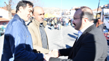 Emet Belediye Başkanımız Hüseyin Doğan, Salı Pazarında esnaf ve vatandaşlarla bir araya geldi