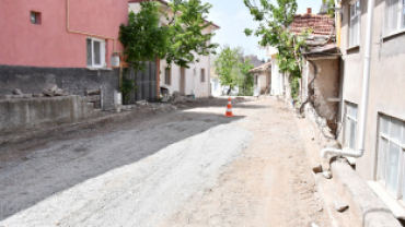 Ara Sokak ve Caddelerde Parke Taşı Döşeme Çalışmaları Devam Ediyor