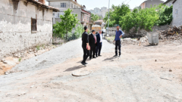 Ara Sokak ve Caddelerde Parke Taşı Döşeme Çalışmaları Devam Ediyor