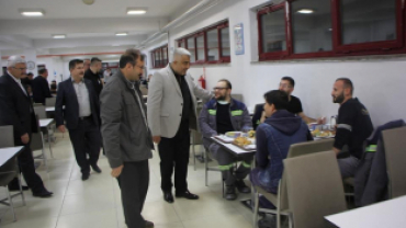 BAŞKANLAR İŞÇİLERLE SAHUR YAPTILAR