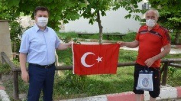 Emet Belediyemizden Sağlık Ordumuza 101. Yılında Türk Bayrağı Hediyesi