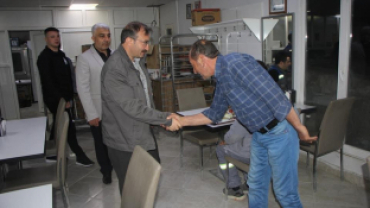 BAŞKANLAR İŞÇİLERLE SAHUR YAPTILAR