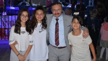 Yusuf Güney Amfi Tiyatroyu Yıktı Geçti